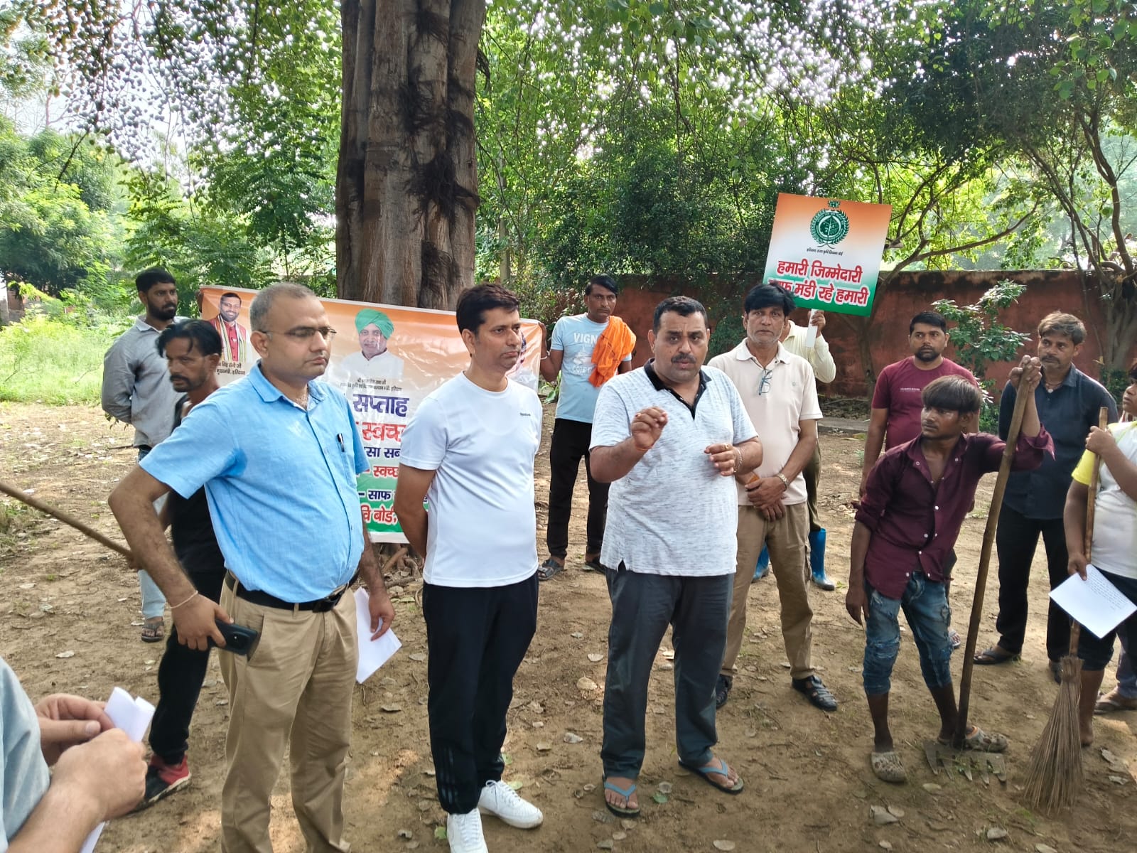 Zonal Administrator Ashutosh Rajan participates in cleanliness drive at Gurugram market.