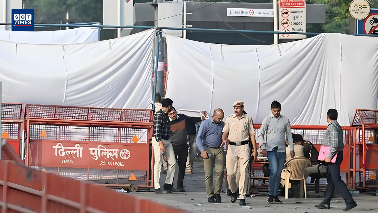 Security personnel inspect the blast site near Delhi’s Red Fort as investigations continue following the DNA confirmation of Pulwama doctor Umar Nabi.
