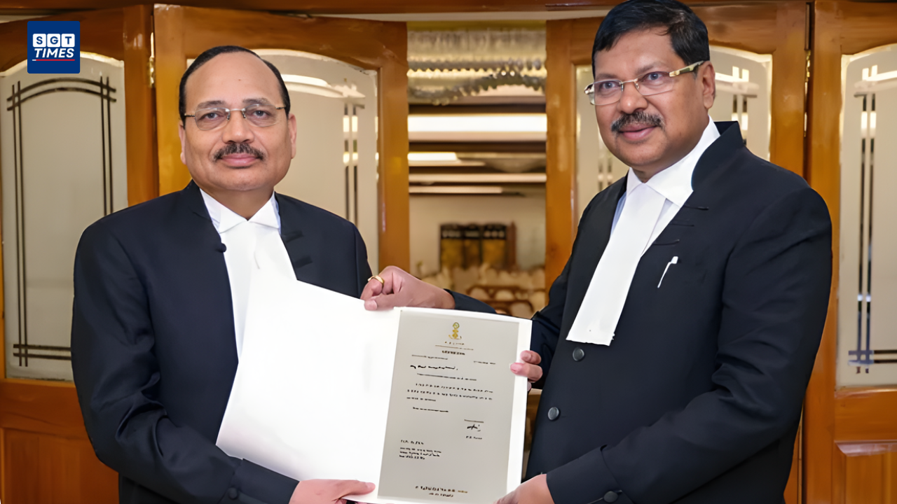 Justice Surya Kant taking oath as the 53rd Chief Justice of India at Rashtrapati Bhavan.