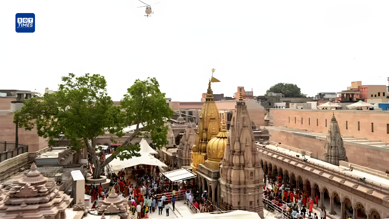 Devotees standing in queues at Kashi Vishwanath Temple after Sparsh Darshan suspension
