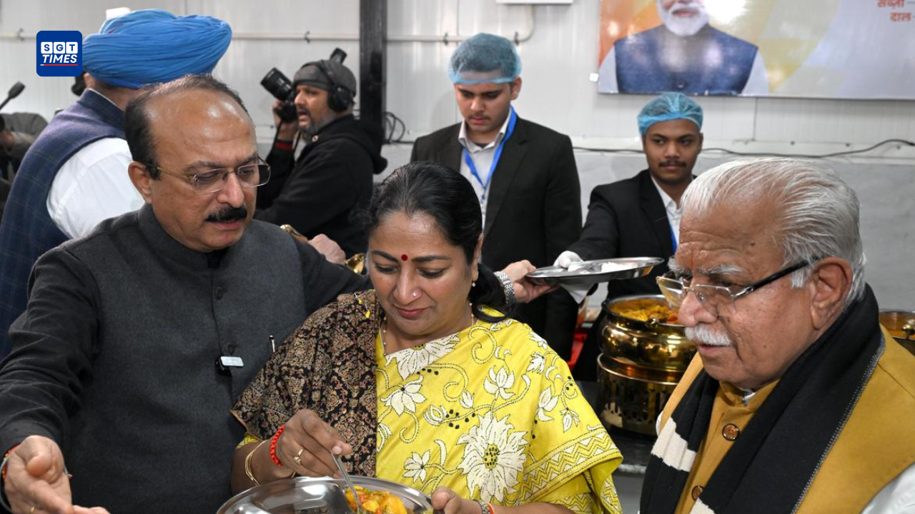 Chief Minister inaugurating Atal Canteen in Delhi on Vajpayee birth anniversary