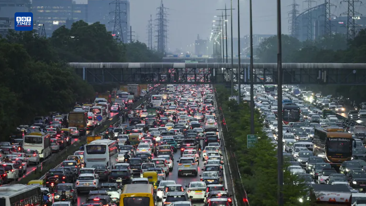 Heavy Rain Causes NH-48 Cave-In, Traffic Snarls Across Gurugram Vehicles stuck in a long traffic jam on NH-48 in Gurugram after heavy rain caused a road cave-in near Narsinghpur.