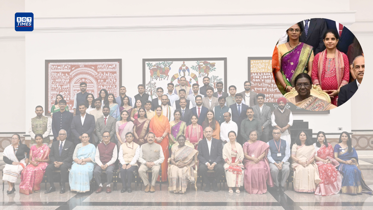 President Droupadi Murmu presenting the Grassroots Innovator Recognition 2026 award to SGT University alumna Uma Sharma at Rashtrapati Bhavan.