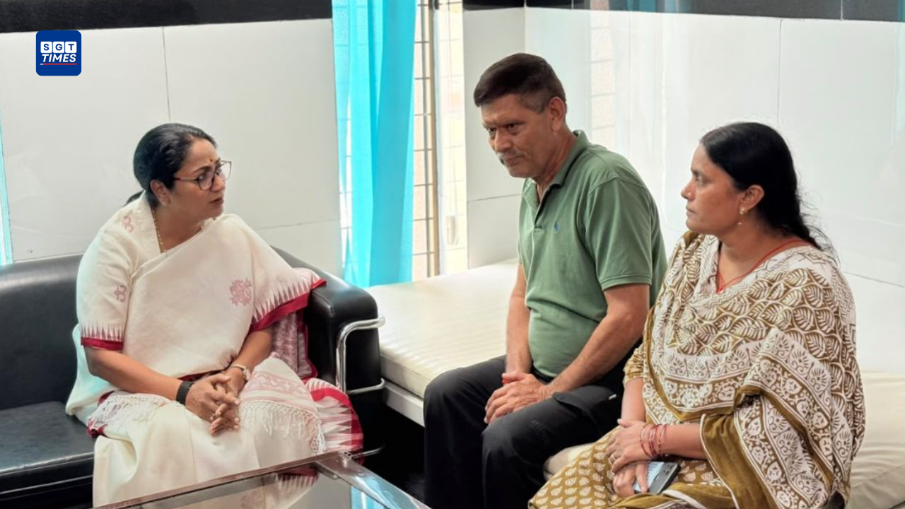 Rekha Gupta Meets Satya Niketan Collapse Victims at AIIMS Delhi Chief Minister Rekha Gupta meets injured victims and families at AIIMS Trauma Centre after the Satya Niketan PG collapse.